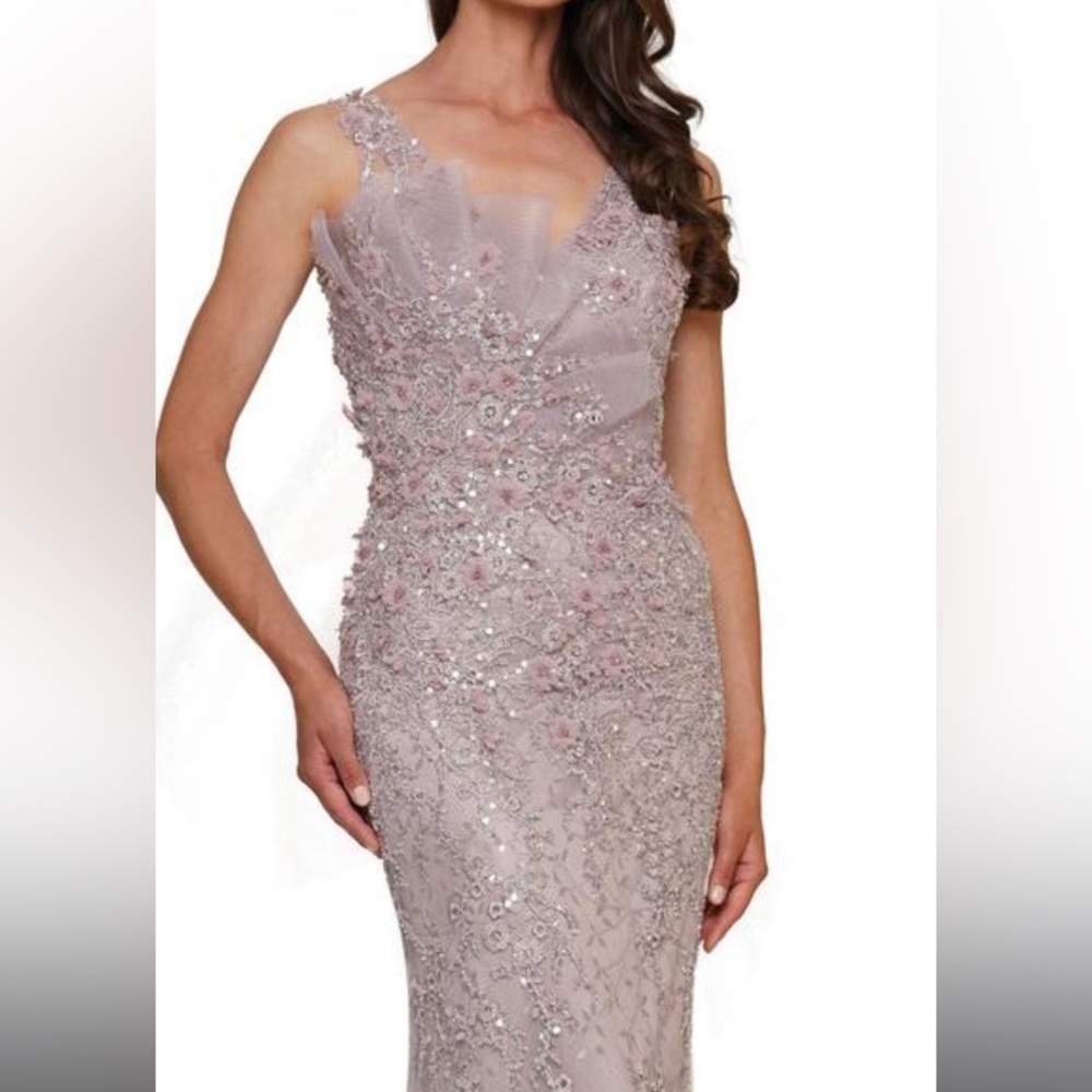 Dress/Gown - Picture 3 of 5